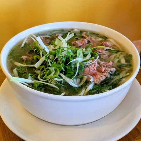 A bowl of Phở Yến's signature phở