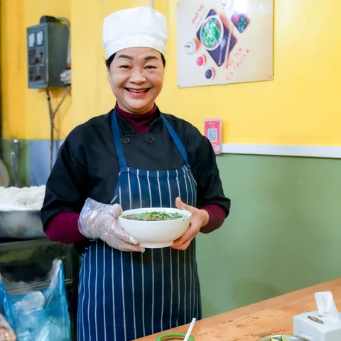 Yến, Julie's mother and the inspiration behind Phở Yến